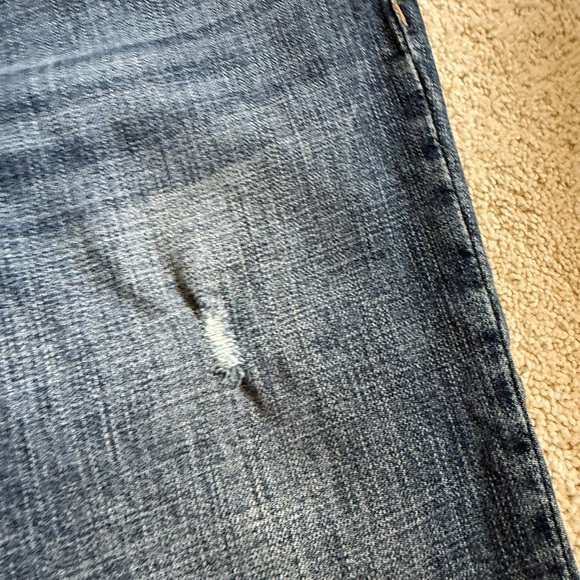 Kut from the Kloth Amy Cropped Blue Distressed Jeans, Size 6 - Picture 3 of 7